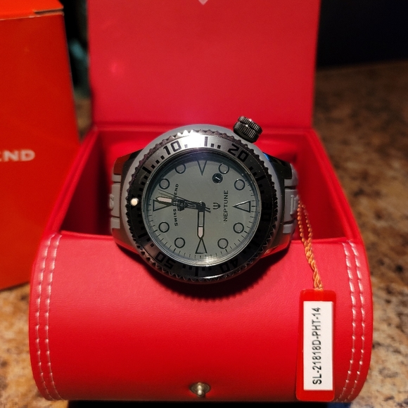 Swiss Legend Neptune Men's Watch NWT. - Picture 2 of 5